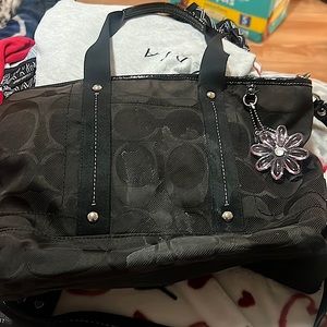 b1332-f18844 coach daisy signature